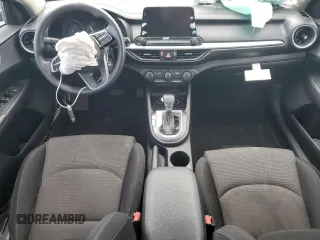 2022 Kia Forte LXS z VIN 3KPF24AD9NE418200, wystawiony jako Copart lot #56518225 z przebiegiem 100 298 mil mil oraz Czysty tytuł • Clean title. Historia ofert i sprzedaży dostępna na DreamBid. Obrazek 8.