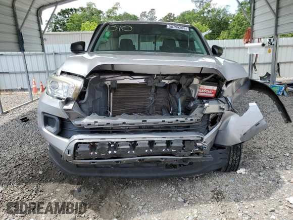 2020 Toyota Tacoma SR z VIN 3TYSX5EN1LT000617, wystawiony jako Copart lot #55799205 z przebiegiem 51 584 mil mil oraz Szkoda całkowita • Salvage title. Historia ofert i sprzedaży dostępna na DreamBid. Obrazek 5.