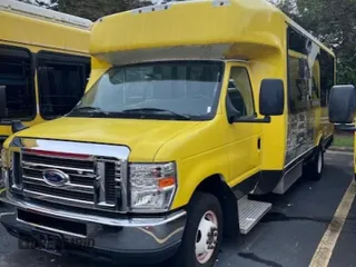 2019 Ford E-Series Commercial with VIN 1FDEE4F68KDC56095, listed as a Copart auction lot 74637954 with Not Provided miles and Salvage Title. Bid and sale history available at carsss.com. Image 4.