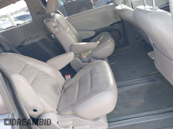 2018 Toyota Sienna XLE Auto Access Seat with VIN 5TDYZ3DC3JS951774, listed as a IAAI auction lot 41567595 with 160,197 mi miles. Bid and sale history available at carsss.com. Image 8.
