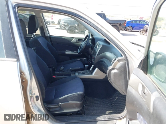 2010 Subaru Forester X с VIN JF2SH6BC8AH797596, выставлен на аукционе IAAI как лот 42454541 с пробегом 87 291 миль миль и . История ставок и продаж доступна на DreamBid. Изображение 5.