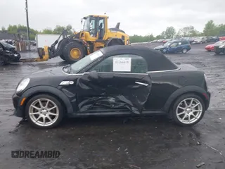 2013 MINI Roadster S z VIN WMWSY3C50DT566042, wystawiony jako IAAI lot #42264418 z przebiegiem 84 762 mil mil oraz . Historia ofert i sprzedaży dostępna na DreamBid. Obrazek 14.