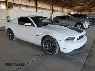 2011 Ford Mustang GT z VIN 1ZVBP8CF2B5107606, wystawiony jako Copart lot #61621395 z przebiegiem 144 648 mil mil oraz Czysty tytuł • Clean title. Historia ofert i sprzedaży dostępna na DreamBid. Obrazek 4.