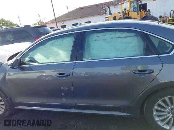 2016 Volkswagen Passat SE z VIN 1VWBT7A32GC016577, wystawiony jako IAAI lot #42334269 z przebiegiem 128 006 mil mil oraz . Historia ofert i sprzedaży dostępna na DreamBid. Obrazek 14.