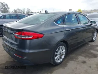 2019 Ford Fusion SE with VIN 3FA6P0LUXKR174476, listed as a IAAI auction lot 42110902 with 33,260 mi miles and . Bid and sale history available at DreamBid. Image 4.