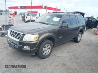 2008 Ford Explorer XLT with VIN 1FMEU63E38UA19291, listed as a IAAI auction lot 42048959 with 227,212 mi miles. Bid and sale history available at carsss.com. Image 2.