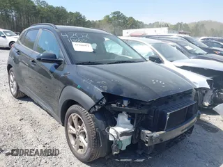2022 Hyundai Kona SEL z VIN KM8K32AB1NU794207, wystawiony jako IAAI lot #41908971 z przebiegiem 58 706 mil mil oraz . Historia ofert i sprzedaży dostępna na DreamBid. Obrazek 1.