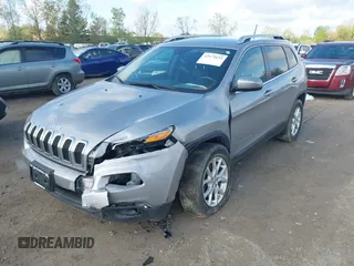 2014 Jeep Cherokee Latitude z VIN 1C4PJMCSXEW294950, wystawiony jako IAAI lot #42179152 z przebiegiem 105 796 mil mil oraz . Historia ofert i sprzedaży dostępna na DreamBid. Obrazek 17.