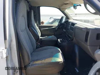2005 Chevrolet Express Cargo z VIN 1GCFG15X851193419, wystawiony jako IAAI lot #42293836 z przebiegiem 240 169 mil mil oraz . Historia ofert i sprzedaży dostępna na DreamBid. Obrazek 5.