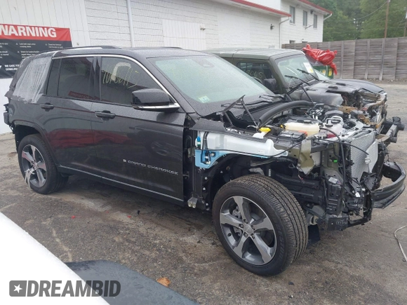 2023 Jeep Grand Cherokee z VIN 1C4RJYB69PC582211, wystawiony jako IAAI lot #40186115 z przebiegiem 3 119 mil mil oraz . Historia ofert i sprzedaży dostępna na DreamBid. Obrazek 14.
