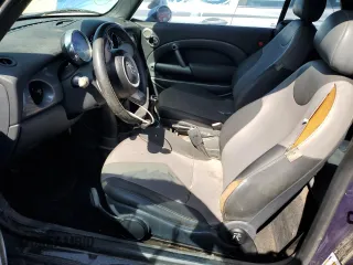 2005 MINI Convertible z VIN WMWRF33435TF61157, wystawiony jako Copart lot #54304905 z przebiegiem Nie podano mil oraz Szkoda całkowita • Salvage title. Historia ofert i sprzedaży dostępna na DreamBid. Obrazek 7.