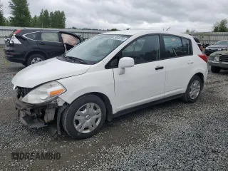 2010 Nissan Versa S z VIN 3N1BC1CP1AL411090, wystawiony jako Copart lot #56546765 z przebiegiem 145 741 mil mil oraz Szkoda całkowita • Salvage title. Historia ofert i sprzedaży dostępna na DreamBid. Obrazek 1.