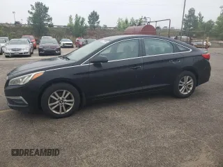 2015 Hyundai Sonata SE z VIN 5NPE24AF2FH141643, wystawiony jako Copart lot #57027995 z przebiegiem 149 648 mil mil oraz Czysty tytuł • Clean title. Historia ofert i sprzedaży dostępna na DreamBid. Obrazek 1.