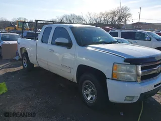 2009 Chevrolet Silverado 1500 LTZ with VIN 1GCEK39079Z114929, listed as a IAAI auction lot 41494959 with 305,078 mi miles. Bid and sale history available at carsss.com. Image 1.