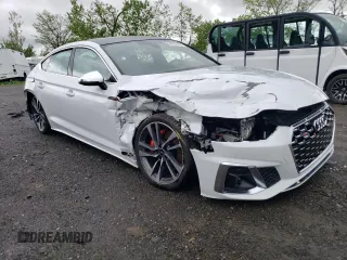 2024 Audi S5 Sportback Premium Plus z VIN WAUC4CF54RA036400, wystawiony jako Copart lot #56121475 z przebiegiem 7098 mil mil oraz Szkody całkowita. Historia ofert i sprzedaży dostępna na DreamBid. Obrazek 4.
