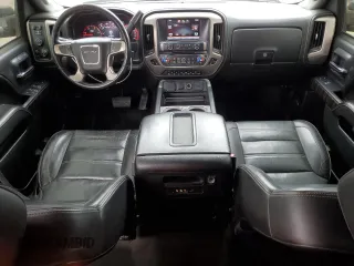 2015 GMC Sierra 3500HD Denali z VIN 1GT424E80FF506967, wystawiony jako Copart lot #49715055 z przebiegiem 191 033 mil mil oraz Czysty tytuł • Clean title. Historia ofert i sprzedaży dostępna na DreamBid. Obrazek 8.