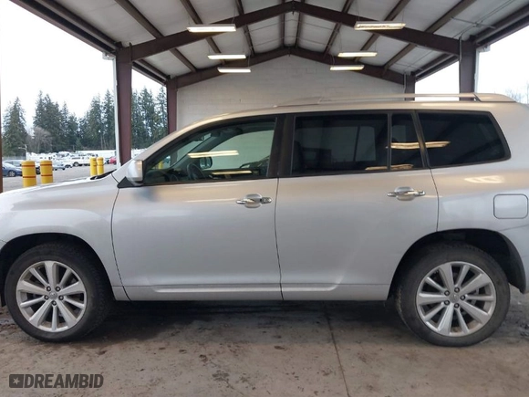 2009 Toyota Highlander Hybrid Limited with VIN JTEEW44A392030847, listed as a IAAI auction lot 41611306 with 137,874 mi miles. Bid and sale history available at carsss.com. Image 14.