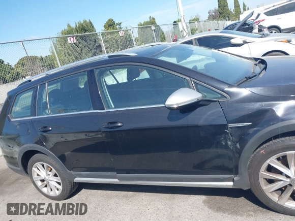 2018 Volkswagen Golf S z VIN 3VWH17AU4JM750975, wystawiony jako IAAI lot #41590132 z przebiegiem 51 479 mil mil oraz . Historia ofert i sprzedaży dostępna na DreamBid. Obrazek 13.