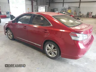 2010 Lexus HS 250h z VIN JTHBB1BAXA2005211, wystawiony jako IAAI lot #41884955 z przebiegiem 214 578 mil mil oraz . Historia ofert i sprzedaży dostępna na DreamBid. Obrazek 3.