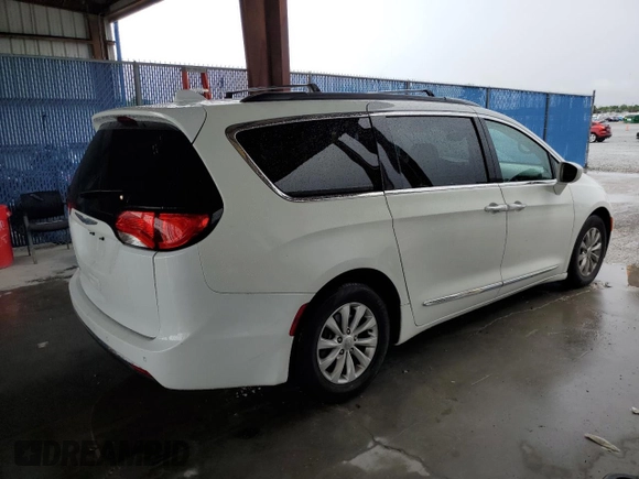 2017 Chrysler Pacifica Touring L z VIN 2C4RC1BG0HR642766, wystawiony jako Copart lot #56853675 z przebiegiem 142 174 mil mil oraz Czysty tytuł • Clean title. Historia ofert i sprzedaży dostępna na DreamBid. Obrazek 3.