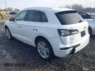2018 Audi Q5 Premium Plus with VIN WA1BNAFY3J2006324, listed as a IAAI auction lot 41099767 with 52,332 mi miles. Bid and sale history available at carsss.com. Image 3.