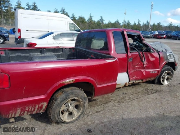 2002 Chevrolet S-10 LS with VIN 1GCCS19W028193517, listed as a IAAI auction lot 41797507 with NaN miles. Bid and sale history available at carsss.com. Image 15.