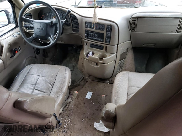 1999 GMC Safari z VIN 1GKEL19W4XB506220, wystawiony jako Copart lot #77257424 z przebiegiem 151 966 mil mil oraz Czysty tytuł • Clean title. Historia ofert i sprzedaży dostępna na DreamBid. Obrazek 8.