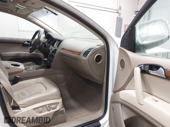 2015 Audi Q7 Premium Plus z VIN WA1LGAFE3FD010597, wystawiony jako IAAI lot #41010174 z przebiegiem 119 827 mil mil oraz . Historia ofert i sprzedaży dostępna na DreamBid. Obrazek 5.