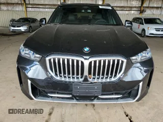 2025 BMW X5 sDrive40i z VIN 5UX13EU05S9W65198, wystawiony jako Copart lot #48498235 z przebiegiem 2 475 mil mil oraz Szkoda całkowita • Salvage title. Historia ofert i sprzedaży dostępna na DreamBid. Obrazek 5.