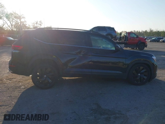 2024 Volkswagen Atlas SE with VIN 1V2WR2CA3RC538136, listed as a IAAI auction lot 42209115 with 23,660 mi miles and . Bid and sale history available at DreamBid. Image 14.