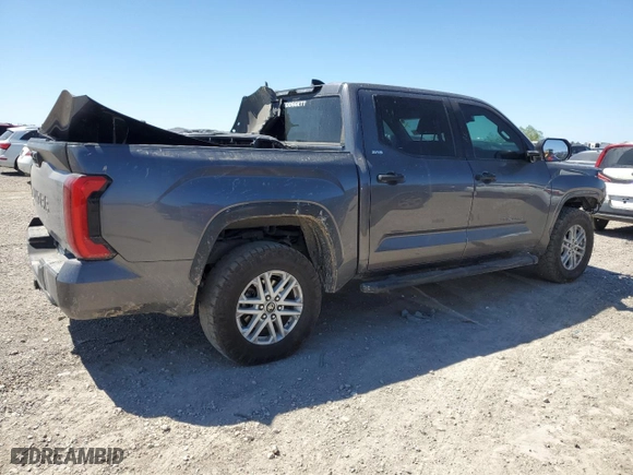 2022 Toyota Tundra 4WD SR5 with VIN 5TFLA5DB2NX011633, listed as a Copart auction lot 49884535 with 60,354 mi miles and Salvage Title. Bid and sale history available at carsss.com. Image 3.