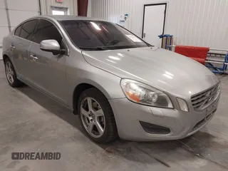 2013 Volvo S60 T5 with VIN YV1612FH2D2174916, listed as a IAAI auction lot 41728762 with 118,777 mi miles. Bid and sale history available at carsss.com. Image 1.