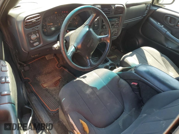 2003 GMC Sonoma SLS z VIN 1GTCT19X738236077, wystawiony jako Copart lot #68765694 z przebiegiem 224 623 mil mil oraz Nie do naprawy • Non repairable. Historia ofert i sprzedaży dostępna na DreamBid. Obrazek 8.