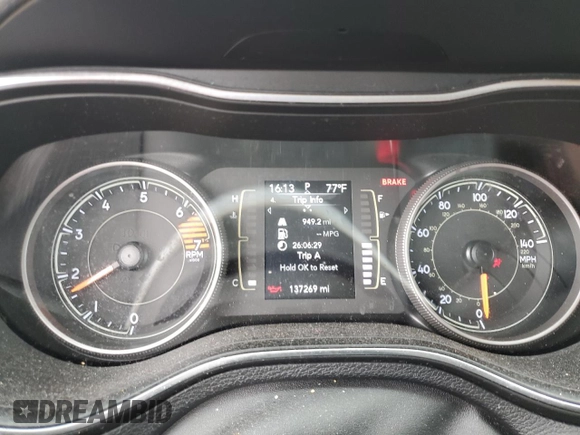 2019 Jeep Cherokee Latitude z VIN 1C4PJLCBXKD149943, wystawiony jako Copart lot #54366825 z przebiegiem 137 269 mil mil oraz Szkoda całkowita • Salvage title. Historia ofert i sprzedaży dostępna na DreamBid. Obrazek 9.