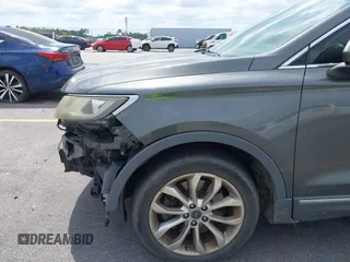 2017 Lincoln MKC Select z VIN 5LMCJ2C98HUL12189, wystawiony jako IAAI lot #42107839 z przebiegiem 158 179 mil mil oraz . Historia ofert i sprzedaży dostępna na DreamBid. Obrazek 19.