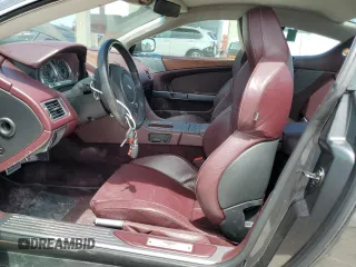 2005 Aston Martin DB9 z VIN SCFAD01A95GA00873, wystawiony jako Copart lot #63428354 z przebiegiem Nie podano mil oraz Szkody całkowita. Historia ofert i sprzedaży dostępna na DreamBid. Obrazek 7.