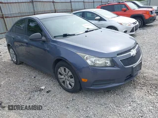 2014 Chevrolet Cruze LS z VIN 1G1PA5SH1E7425780, wystawiony jako IAAI lot #42238210 z przebiegiem 156 546 mil mil oraz . Historia ofert i sprzedaży dostępna na DreamBid. Obrazek 1.