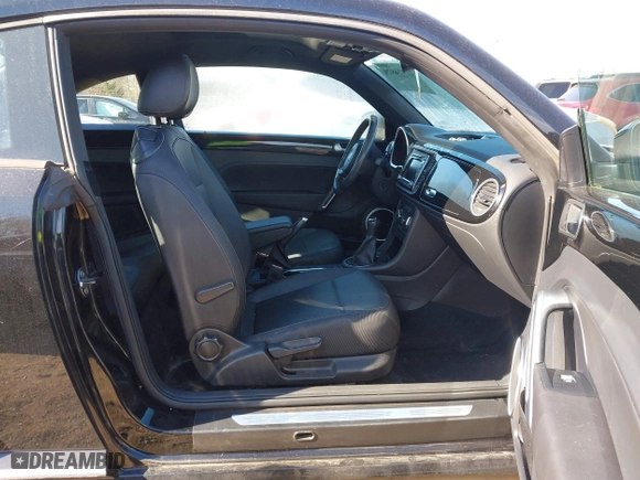 2012 Volkswagen Beetle 2.5L w/Sun/Sound/Nav PZEV with VIN 3VWHP7AT1CM652074, listed as a IAAI auction lot 41374829 with 1 mi miles. Bid and sale history available at carsss.com. Image 5.