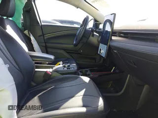 2022 Ford Mustang Mach-E Premium с VIN 3FMTK3R78NMA04984, выставлен на аукционе IAAI как лот 41530989 с пробегом 28 827 миль миль и . История ставок и продаж доступна на DreamBid. Изображение 5.