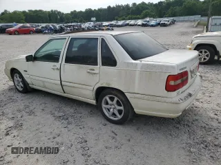 1998 Volvo S70 z VIN YV1LS5640W2431881, wystawiony jako Copart lot #53925195 z przebiegiem Nie podano mil oraz Czysty tytuł • Clean title. Historia ofert i sprzedaży dostępna na DreamBid. Obrazek 2.