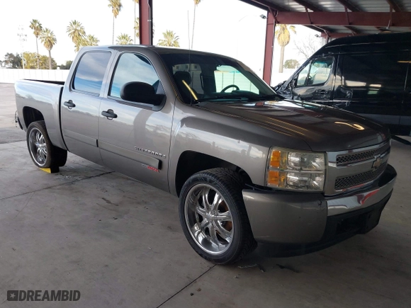2007 Chevrolet Silverado 1500 LT w/1LT with VIN 3GCEC13027G511536, listed as a IAAI auction lot 41637646 with 204,905 mi miles. Bid and sale history available at carsss.com. Image 1.