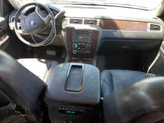 2009 GMC Yukon Denali z VIN 1GKFC03269R208864, wystawiony jako Copart lot #56246825 z przebiegiem 140 111 mil mil oraz Czysty tytuł • Clean title. Historia ofert i sprzedaży dostępna na DreamBid. Obrazek 8.