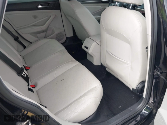 2019 Volkswagen Jetta SEL z VIN 3VWEB7BU2KM273950, wystawiony jako IAAI lot #42414034 z przebiegiem 84 100 mil mil oraz . Historia ofert i sprzedaży dostępna na DreamBid. Obrazek 8.