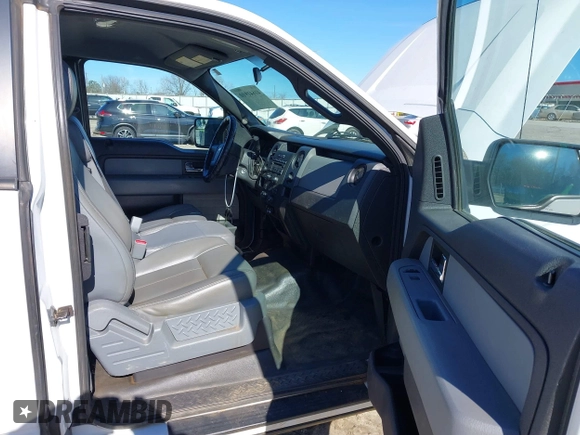 2014 Ford F-150 XL with VIN 1FTFX1EF0EKF01068, listed as a IAAI auction lot 41641910 with 212,728 mi miles. Bid and sale history available at carsss.com. Image 5.