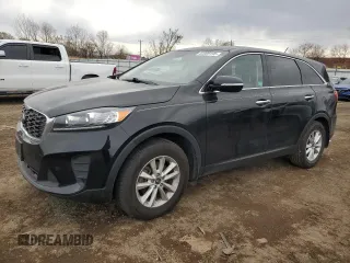 2019 Kia Sorento L z VIN 5XYPG4A37KG500034, wystawiony jako Copart lot #52009195 z przebiegiem 86 323 mil mil oraz Szkoda całkowita • Salvage title. Historia ofert i sprzedaży dostępna na DreamBid. Obrazek 1.