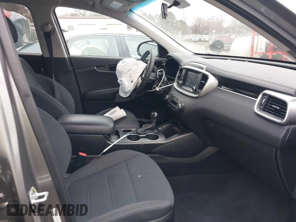 2019 Kia Sorento S V6 with VIN 5XYPGDA53KG482987, listed as a IAAI auction lot 41519965 with 95,708 mi miles. Bid and sale history available at carsss.com. Image 5.