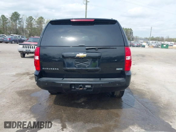 2011 Chevrolet Suburban LT z VIN 1GNSKJE36BR316939, wystawiony jako IAAI lot #41958960 z przebiegiem 199 602 mil mil oraz . Historia ofert i sprzedaży dostępna na DreamBid. Obrazek 4.