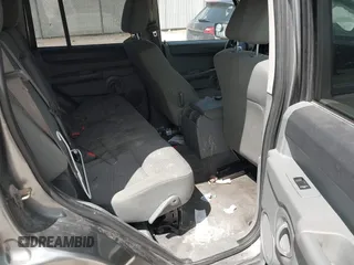 2007 Jeep Commander Sport z VIN 1J8HG48P87C647870, wystawiony jako IAAI lot #42185954 z przebiegiem 269 402 mil mil oraz . Historia ofert i sprzedaży dostępna na DreamBid. Obrazek 8.