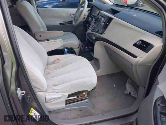 2011 Toyota Sienna LE AAS with VIN 5TDKK3DC0BS050227, listed as a IAAI auction lot 41931314 with 190,793 mi miles. Bid and sale history available at carsss.com. Image 8.