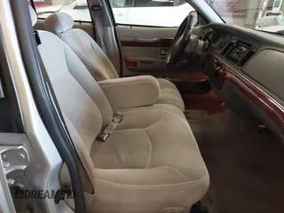 2000 Mercury Grand Marquis LS z VIN 2MEFM75W0YX736324, wystawiony jako IAAI lot #41865927 z przebiegiem 136 886 mil mil oraz . Historia ofert i sprzedaży dostępna na DreamBid. Obrazek 5.